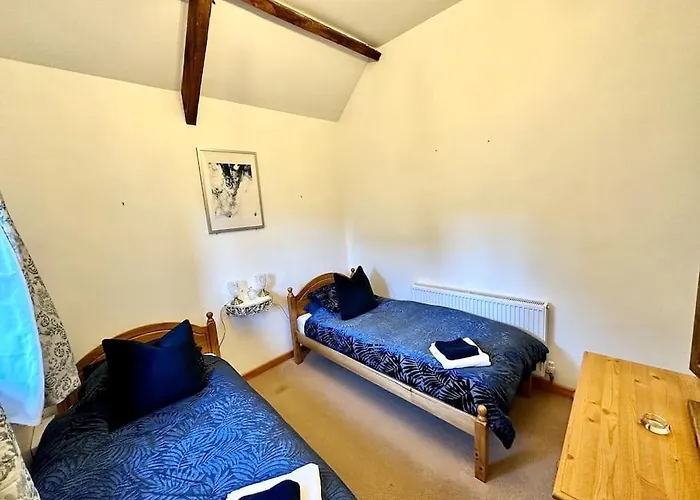 Detached One Level Stone Barn